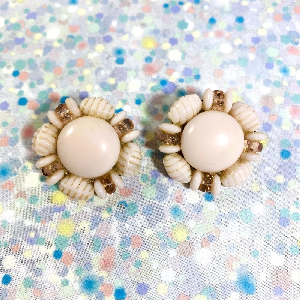 Vintage 1960’s beaded button clip earrings pink